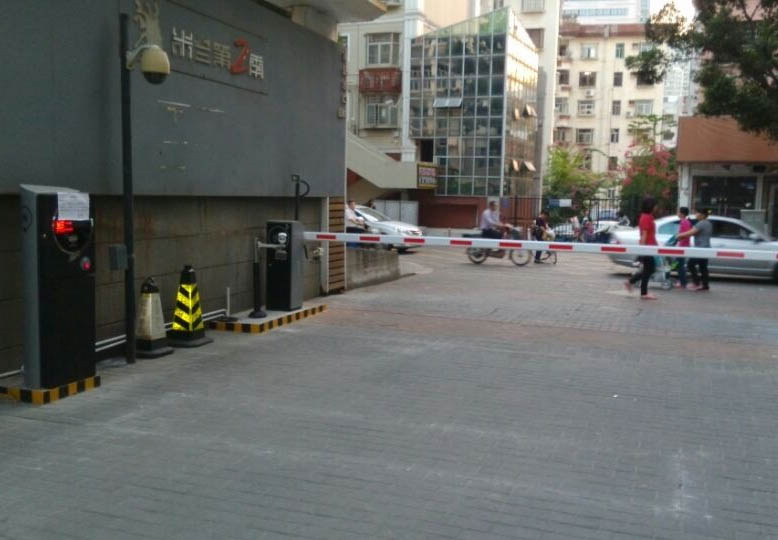 智能<a href='http://www.stv1111.org.cn/Product/Parking/License/' target='_blank'>車牌識別</a>系統(tǒng)為人們創(chuàng)造良好的停車環(huán)境，助力智慧城市的發(fā)展